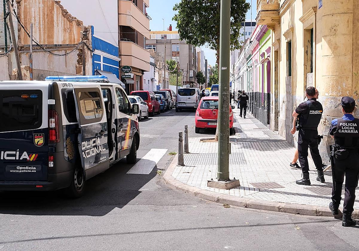 Imagen de una actuación policial en el barrio de Arenales.