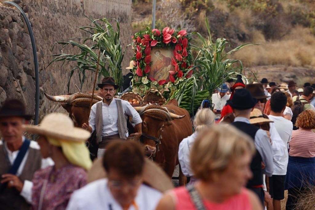 Ofrenda, bailes y carretas en la tradicional romería de San Lorenzo
