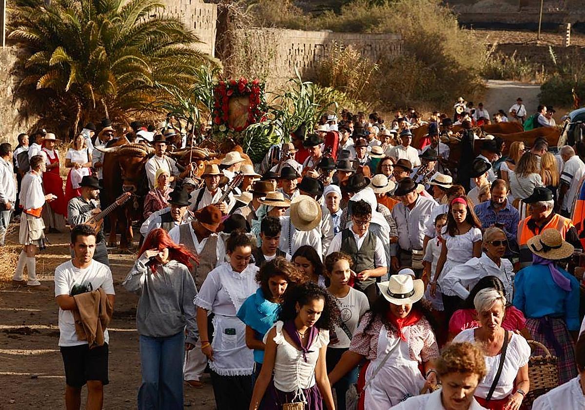 Ofrenda, bailes y carretas en la tradicional romería de San Lorenzo