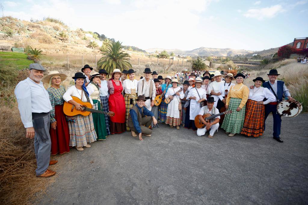 Ofrenda, bailes y carretas en la tradicional romería de San Lorenzo