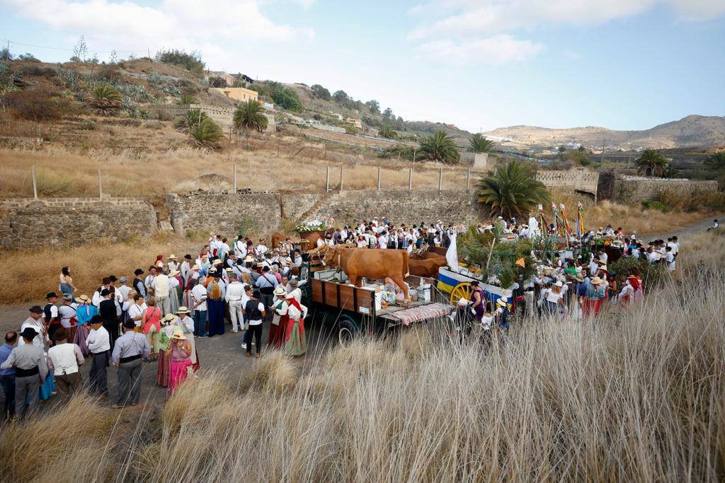 Ofrenda, bailes y carretas en la tradicional romería de San Lorenzo