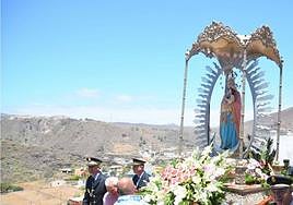 Momento de la procesión en Lomo Magullo.