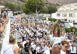 Momento de la procesión de Nuestra Señora de Las Nieves.