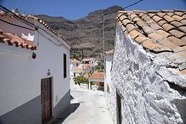 Imagen de una calle de Fataga.