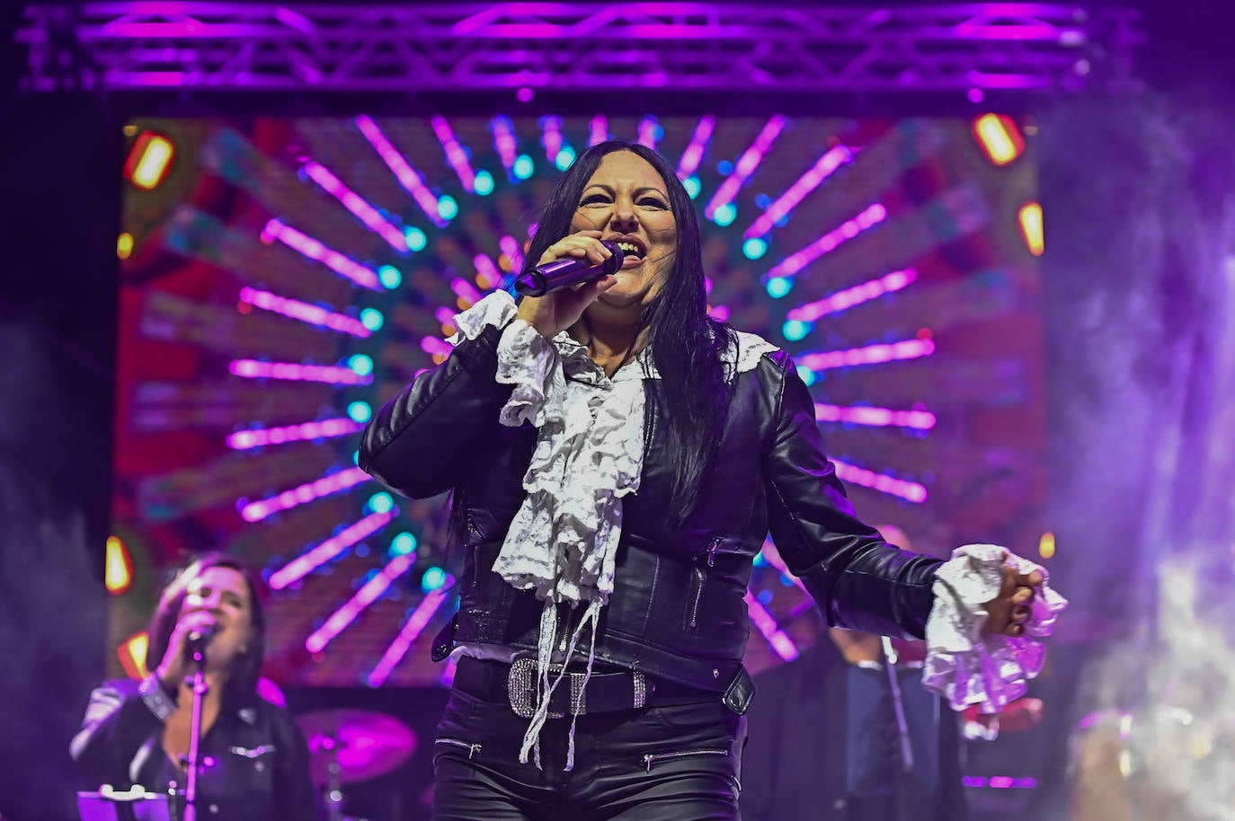 Ángeles Pérez, en el tributo a Selena Quintanilla, en la noche del viernes, en Agaete.