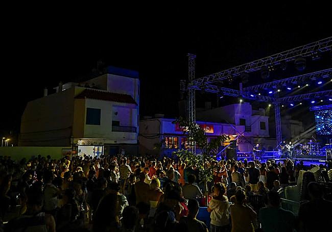 El público abarrotó la explanada para ver el concierto.