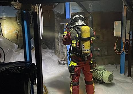 Imagen secundaria 1 - Arde la estación de bombeo de la Avenida Marítima