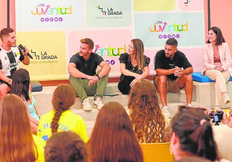 Más de medio centenar de jóvenes participan en un taller de influencers reales