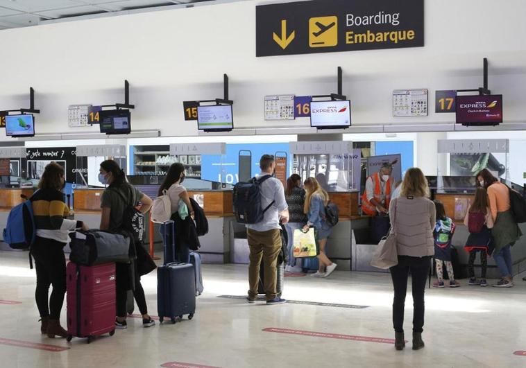 Los aeropuertos canarios registran 4 millones de pasajeros en julio