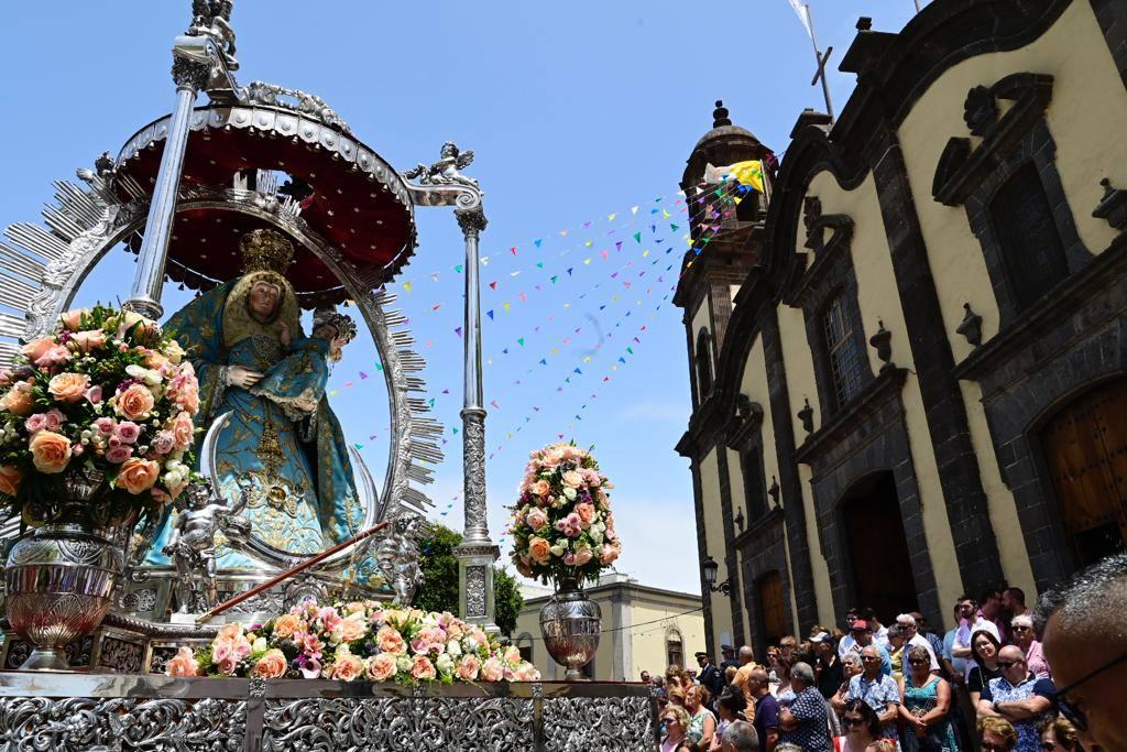 La Virgen de Guía sale en procesión por las calles del pueblo