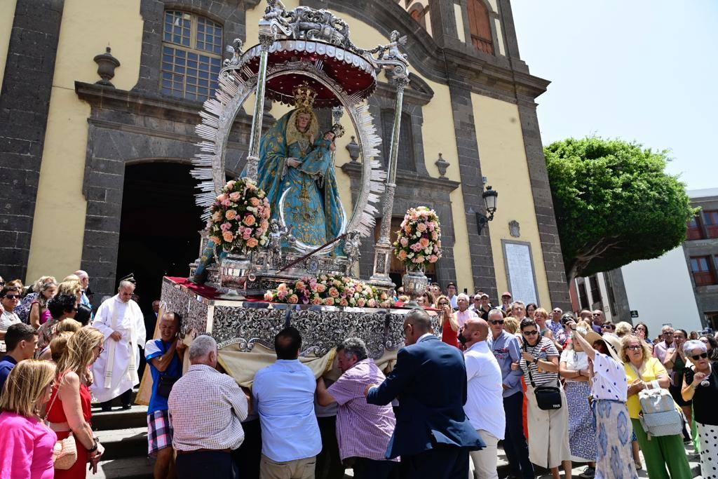 La Virgen de Guía sale en procesión por las calles del pueblo