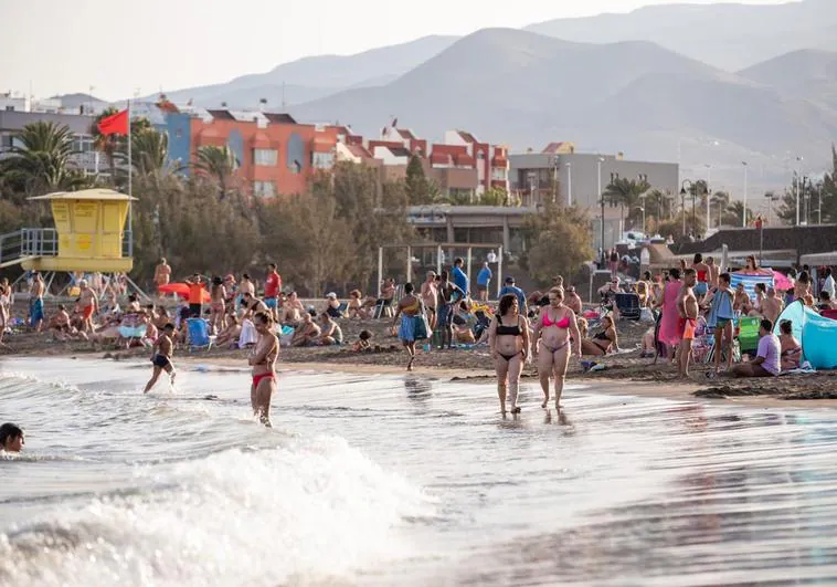 La ola de calor registra cinco de las diez temperaturas más altas de la historia de Canarias