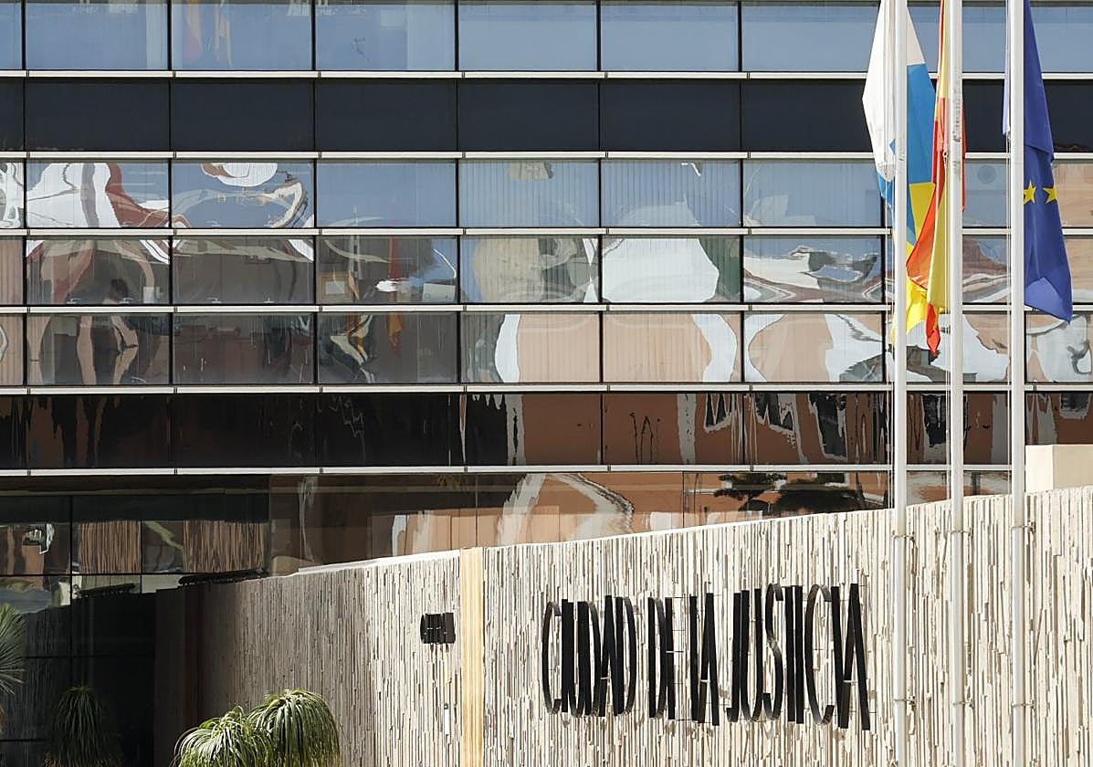 Exteriores de la Ciudad de la Justicia de la capital grancanaria.