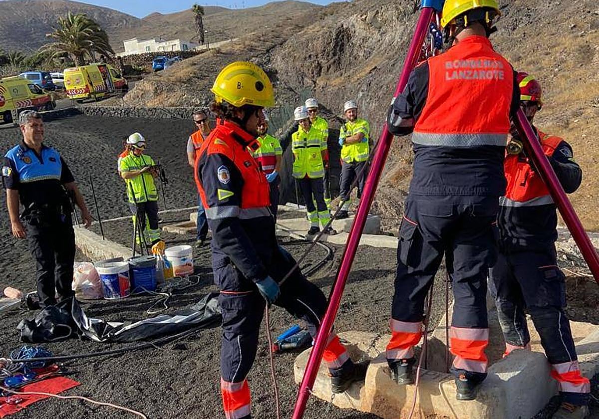 Herido tras caer a una aljibe en Yaiza