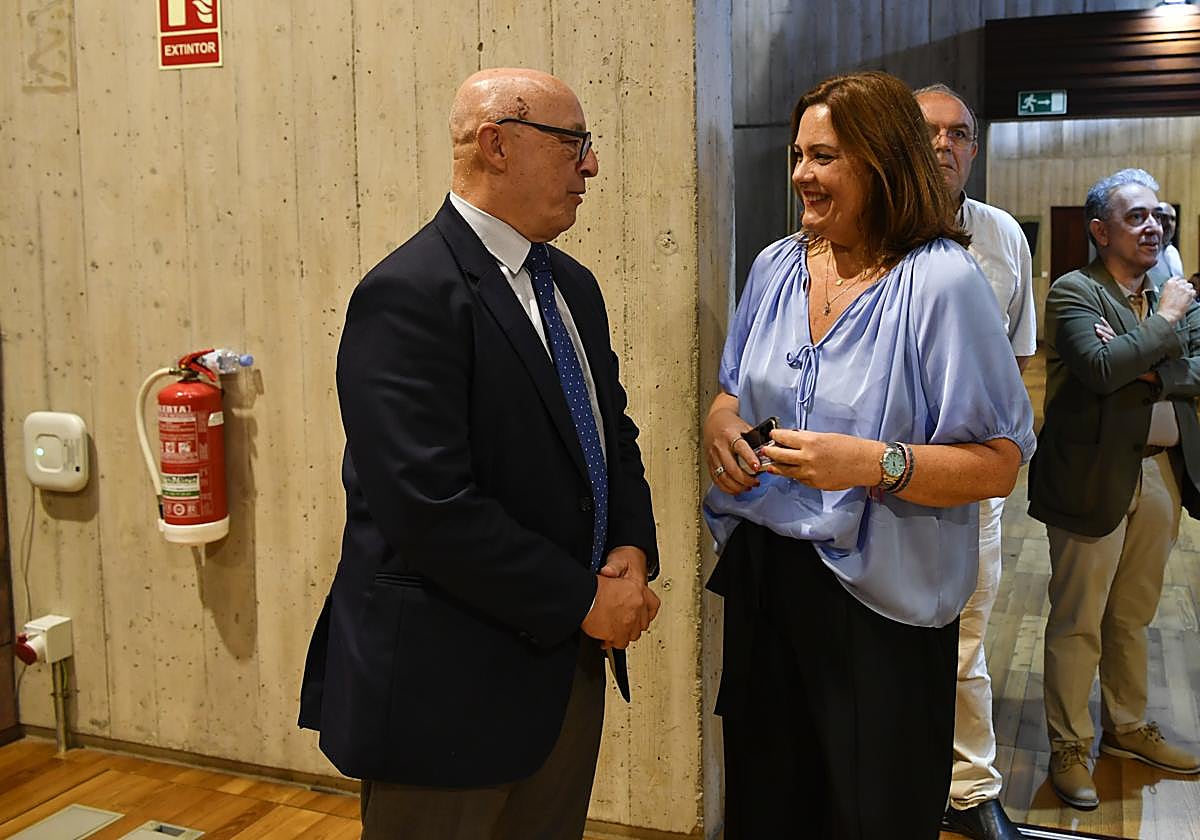 Pedro Suárez y Beatriz Calzada presidirán la autoridades portuarias de Santa Cruz de Tenerife y Las Palmas, respectivamente.l