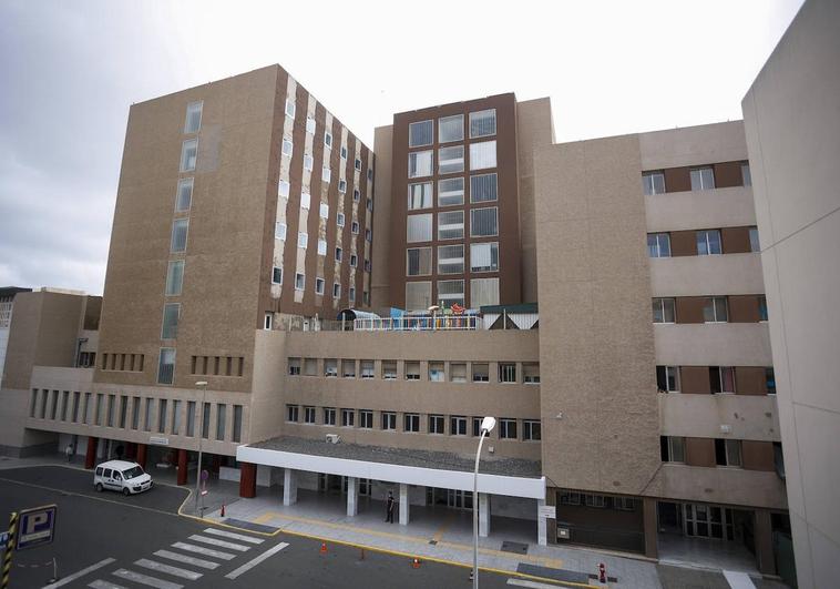 Pacientes y personal soportan altas temperaturas en el Materno Infantil
