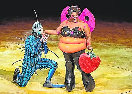 Imagen secundaria 1 - El público alucina con el espectacular y vibrante ecosistema de insectos de Ovo