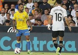 Jonathan Viera, en una acción del partido.