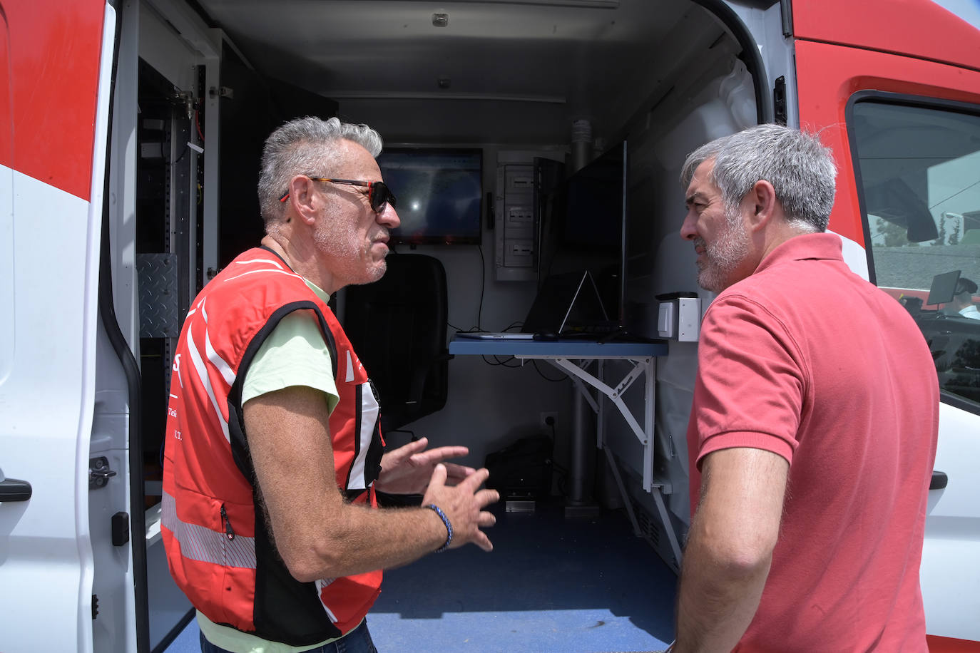 Marlaska visita Tenerife para conocer la evolución del incendio