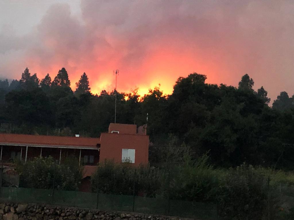 Sigue la lucha contra el &#039;infierno&#039; desatado en Tenerife