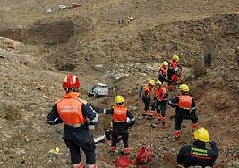 Imagen del momento del rescate en el Barrando de Manguía este sábado.