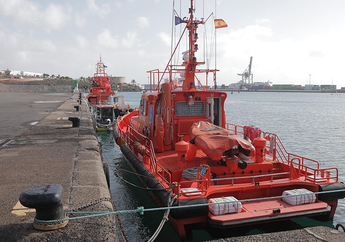 Imagen de archivo de las embarcaciones de Salvamento Marítimo en Puerto Naos (Arrecife).