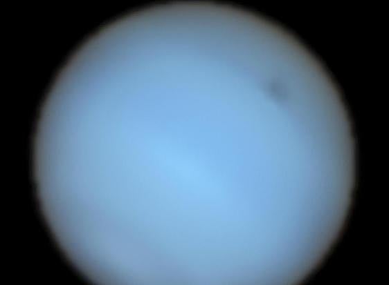 Mancha oscura en Neptuno.