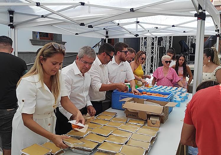 Imagen principal - Tunte despide sus fiestas