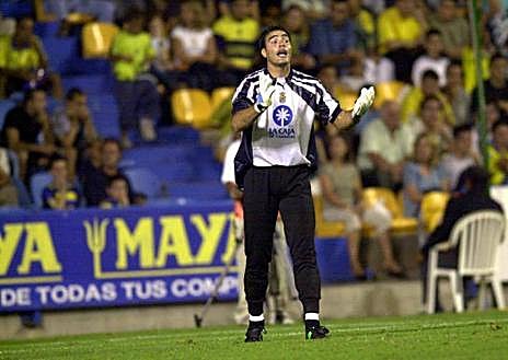 Imagen secundaria 1 - Perrone restituye la histórica tradición de jugadores argentinos en la UD