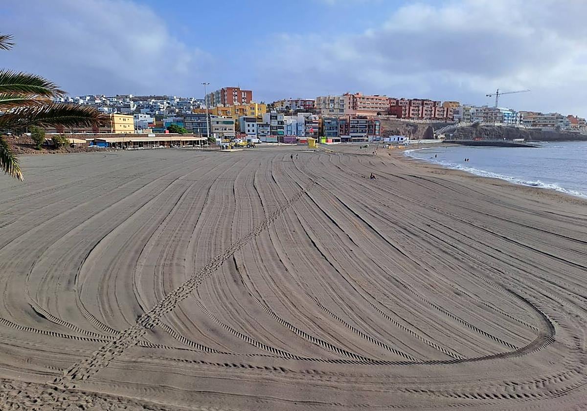 Así quedó la playa tras el trabajo de los operarios.