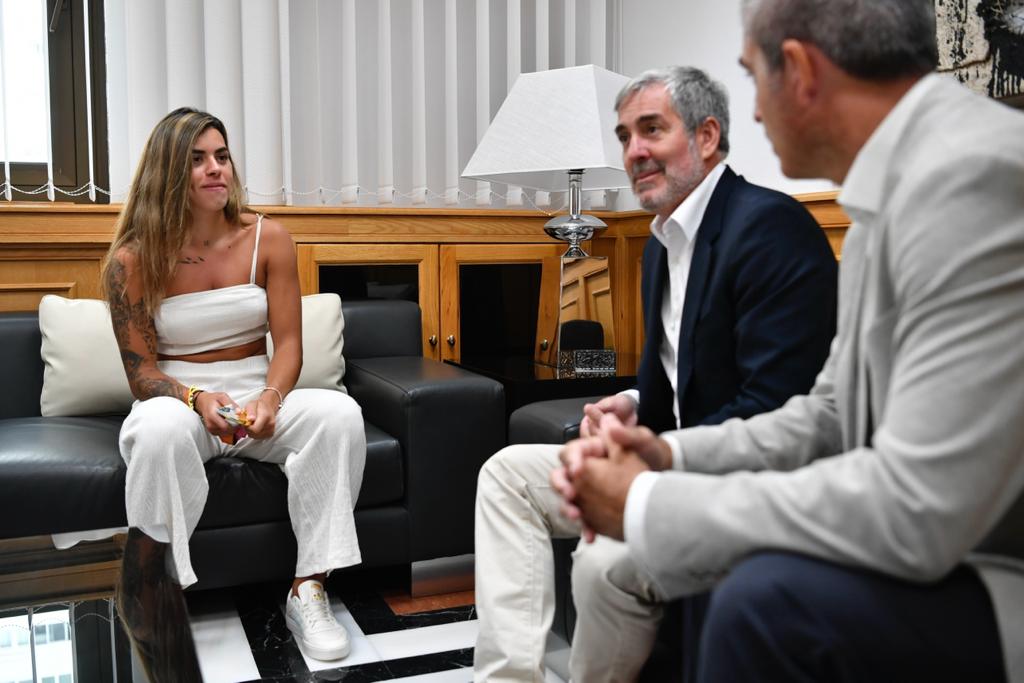 Clavijo recibe a la campeona mundial Misa Rodríguez