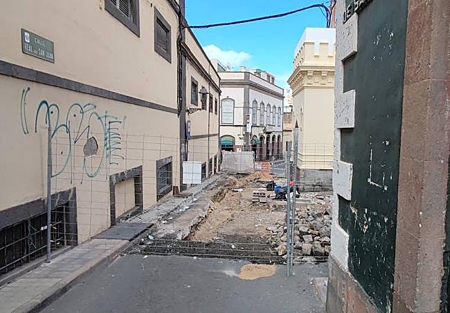 Otra perspectiva del tramo de calle en obras.