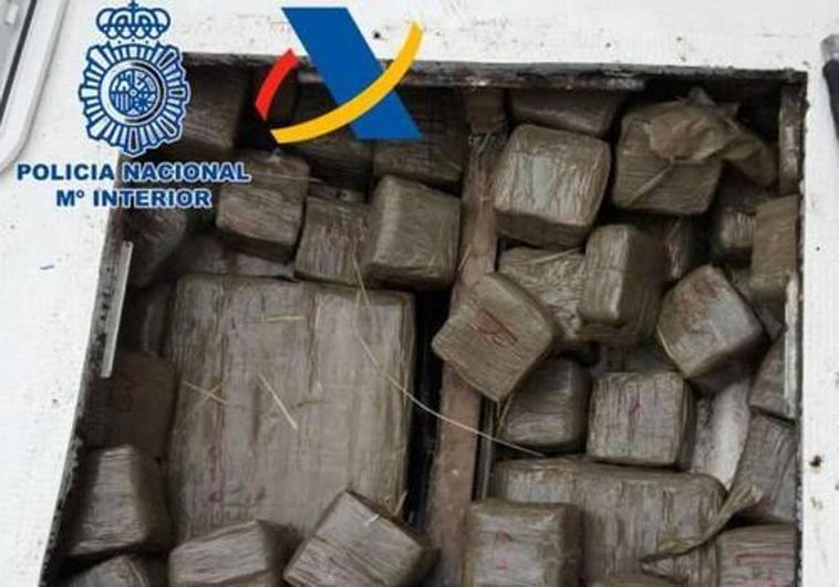 Imagen de archivo de fardos de droga interceptados por la Policía Nacional.
