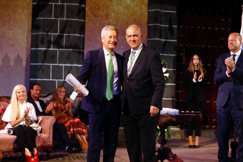 Noche de &#039;honores&#039; en Teror