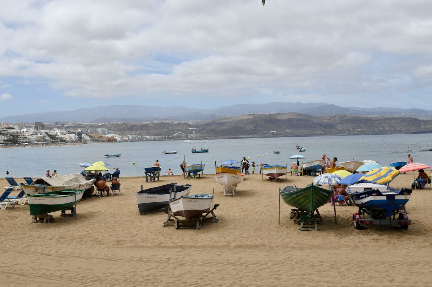 Los bañistas vuelven a disfrutar de La Puntilla