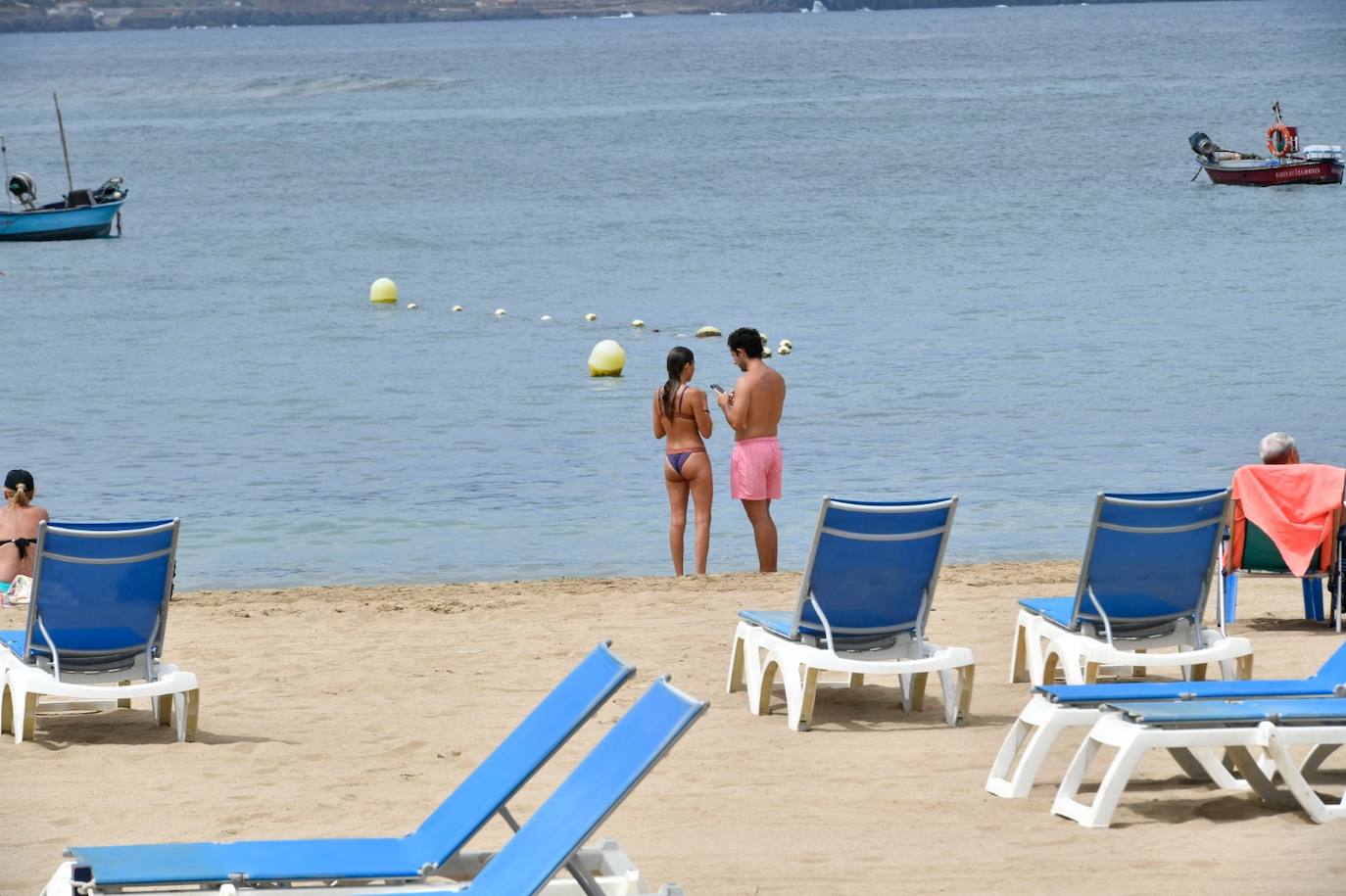 Los bañistas vuelven a disfrutar de La Puntilla