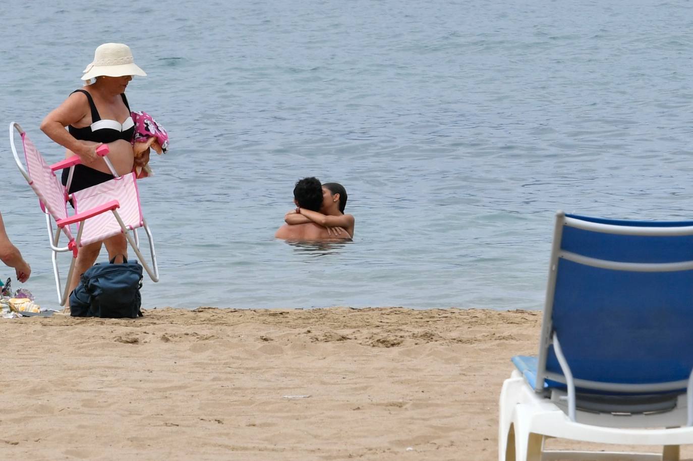 Los bañistas vuelven a disfrutar de La Puntilla