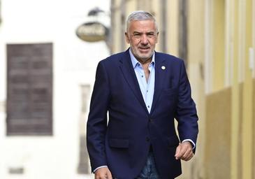 «La universidad debe hacer autocrítica y hay muchos profesores que no investigan»