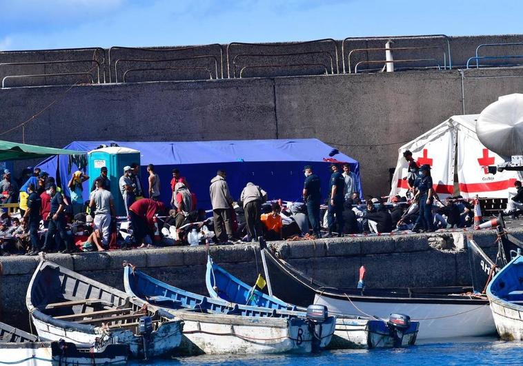 Rescatan un cayuco con 47 personas en aguas próximas a Gran Canaria