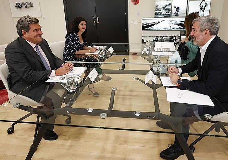 Imagen de la reunión que Clavijo mantuvo este martes con el ministro Escrivá.