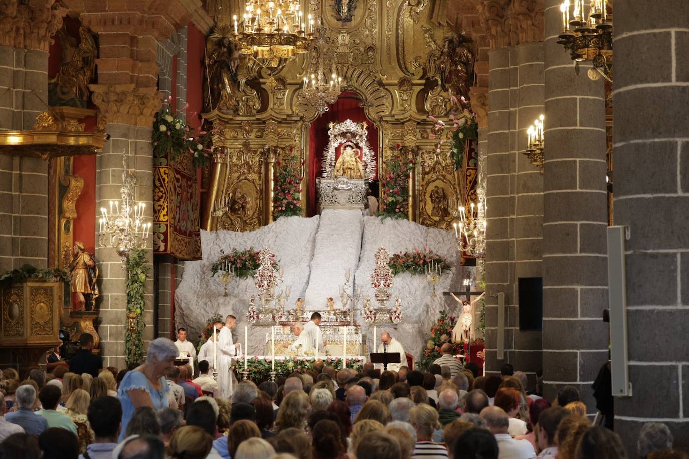 La bajada de la Virgen del Pino del Camarín, en imágenes