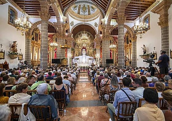 La bajada de la Virgen del Pino del Camarín, en imágenes