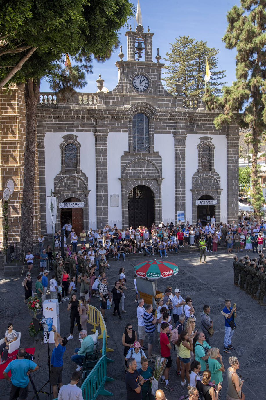 Teror empieza a coger color y ambiente antes de los platos fuertes del Pino