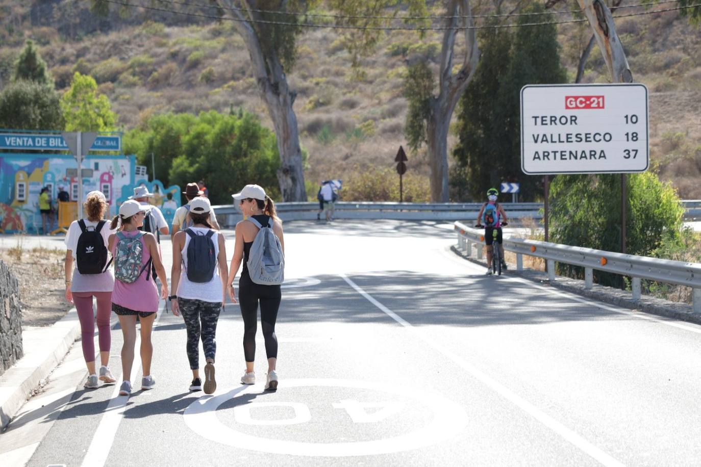 Los peregrinos empiezan su camino hacia Teror