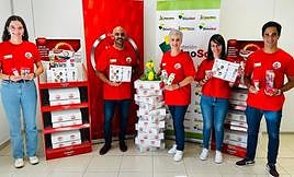 Inés Reinoso, de Colgate Palmolive; Francisco Cárdenes, de Colgate Palmolive; Virginia Ávila y Cynthia Delgado, de la Fundación DinoSol; y Santiago Marrero, de Colgate Palmolive.