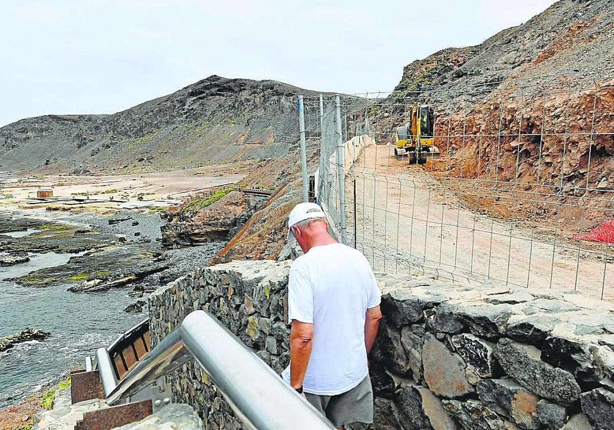 El acceso peatonal a El Confital cierra durante dos meses por las obras