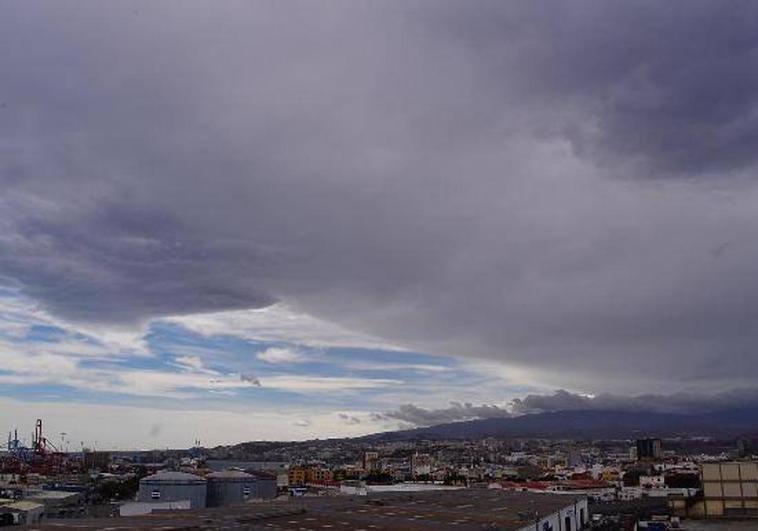 Cielos nubosos este martes en Canarias
