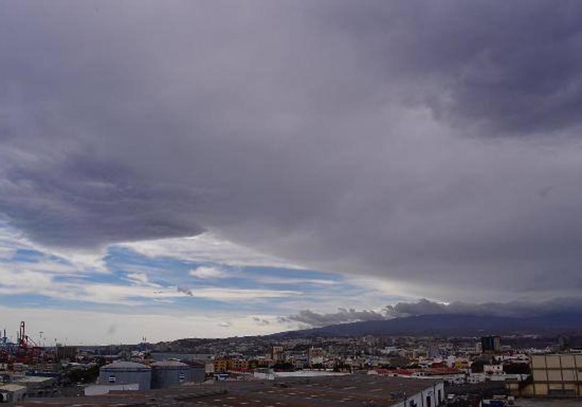 Cielos nubosos este martes en Canarias
