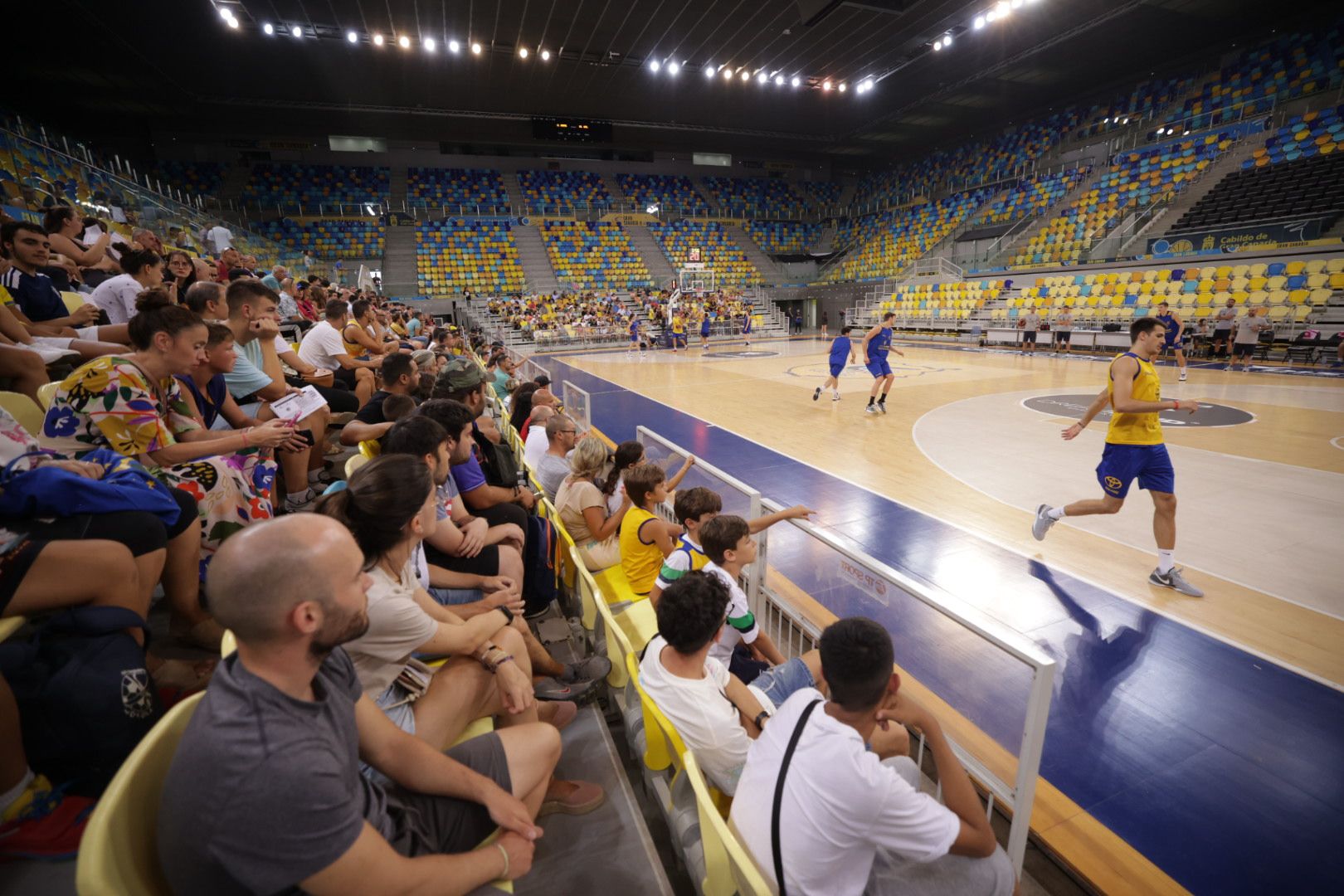 Puertas abiertas al espectáculo en el Arena