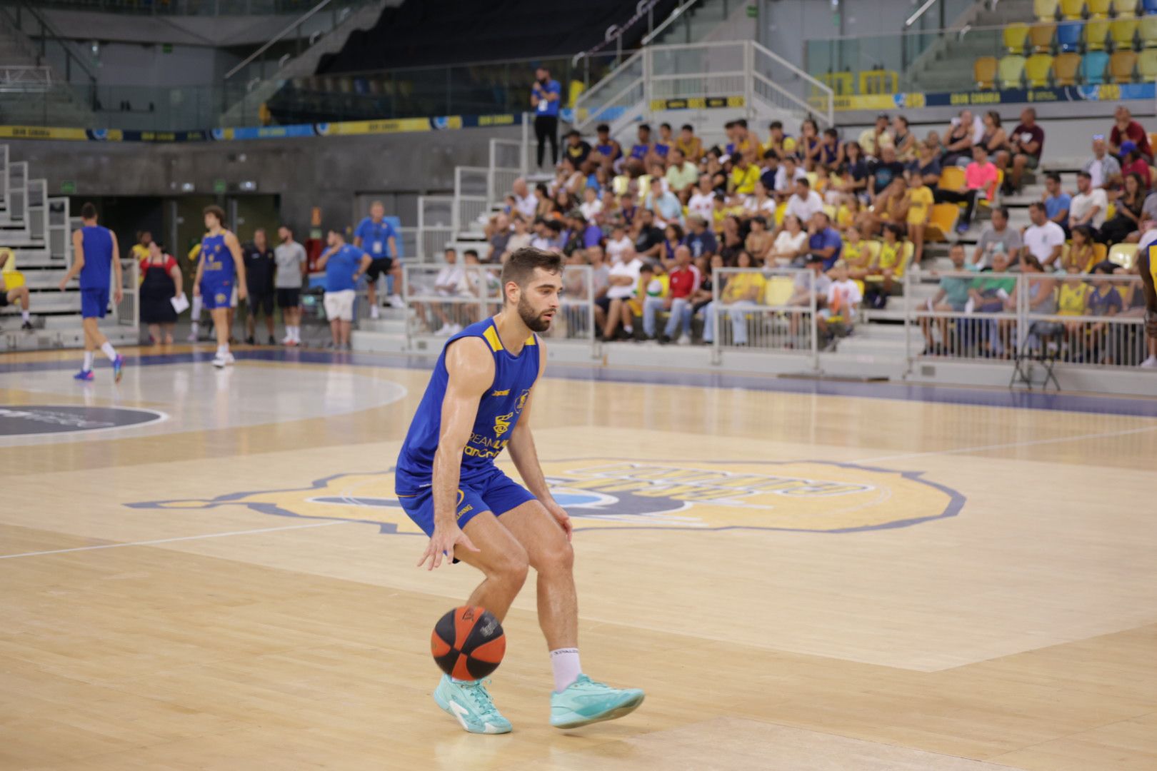 Puertas abiertas al espectáculo en el Arena